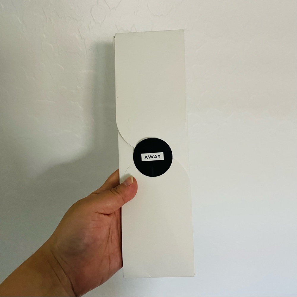๐น Away Travel Black Leather Luggage Tag Accessory - Picture 5 of 7